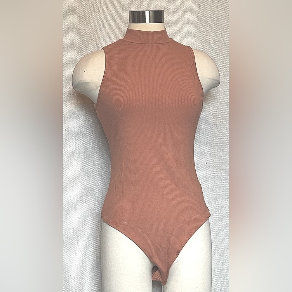 NWT Dress Forum Taylor ribbed bodysuit
